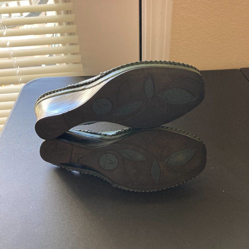 Clarks Artisan Collection Green Clog Size 7m Swir… - image 7